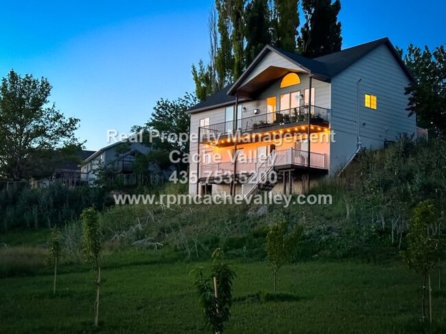 Building Photo - Gorgeous 4 bedroom home with views in Hyrum!