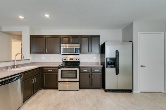 Building Photo - 2 bedroom + Den- Upgraded Flooring ready for immediate move in