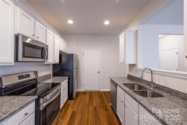 Building Photo - 200 S Bell Ave