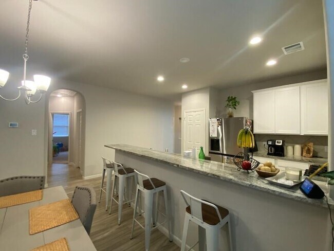 Building Photo - 953 Golden Willow Ln