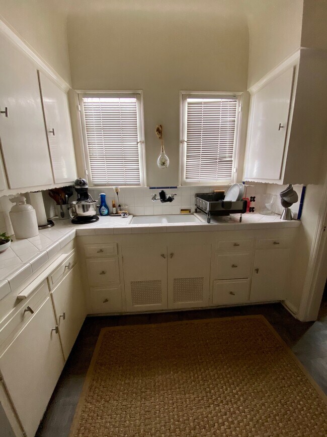 Kitchen - 112 N Kings Rd