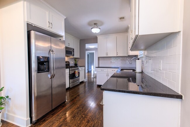 Building Photo - **APPLICATIONS APPROVED!**  Beautiful East Nashville Home on Porter for Lease!!