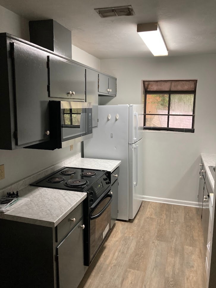Kitchen - 171 Parkbrook Cir