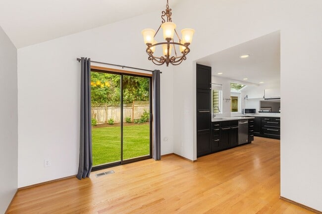 Building Photo - Spacious Education Hill Beauty