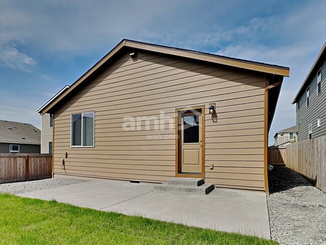 Building Photo - 1229 W 16th Ave