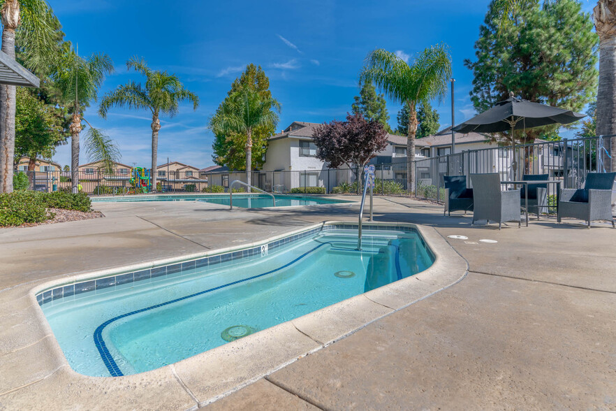 Primary Photo - Shoreline Apartments