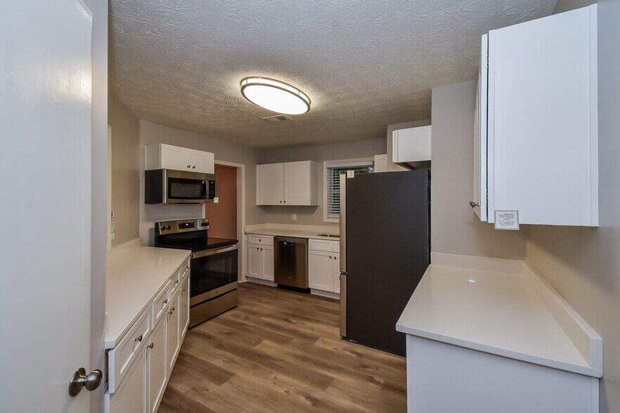 Building Photo - 2429 Chauncey Ln