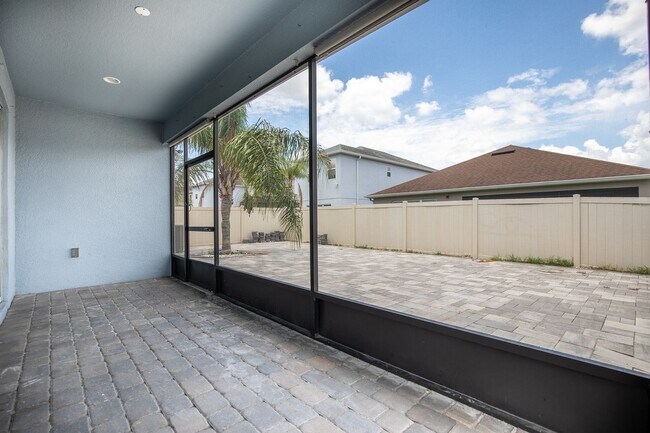 Building Photo - Swimming pool in Community here in this great 3 bdrm home!