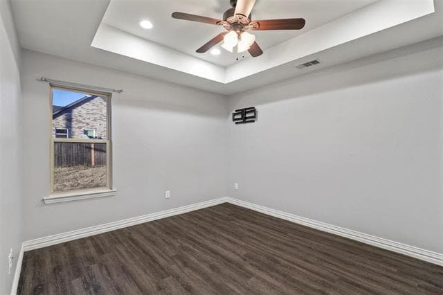 Building Photo - 401 Maple Row