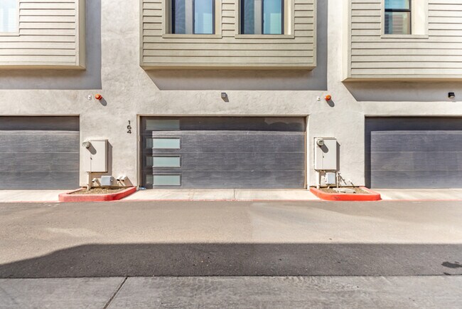 Building Photo - 164 E Lexington Ave