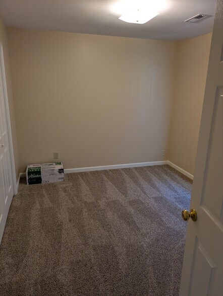 Building Photo - 4003 Persimmon Court