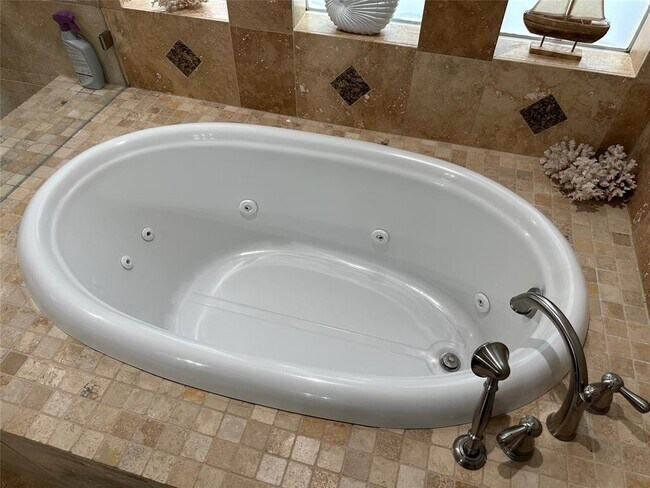 Building Photo - 7002 Greatwood Trails Ct