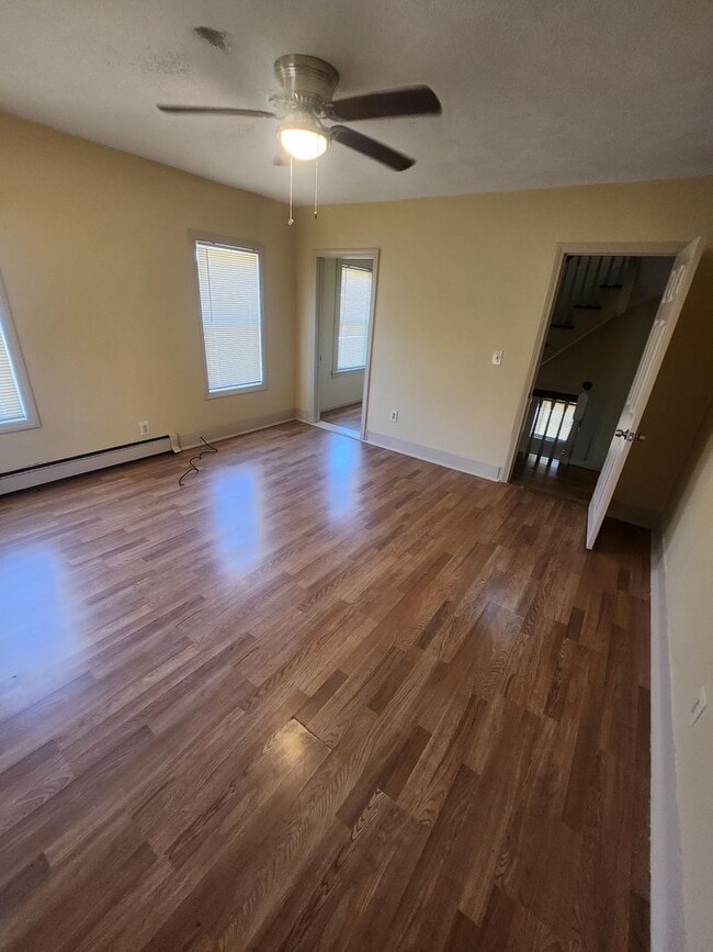 Building Photo - Single Family 4 Bd 2 Bath With Office and ...