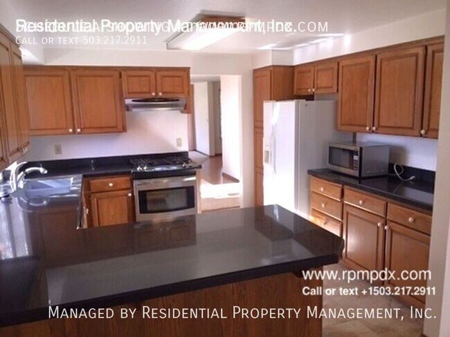 Building Photo - 7950 SW 135th Ave