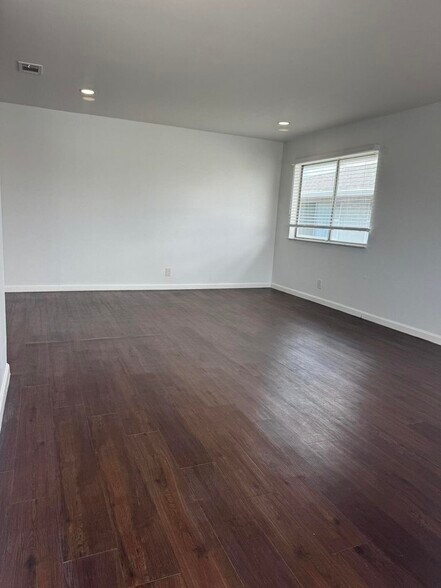 Building Photo - 206 E Tiffany Dr