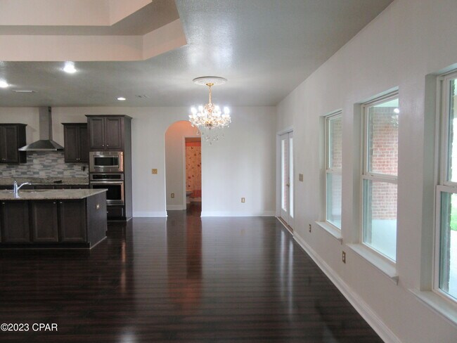 Building Photo - 105 N Shoreview Dr.