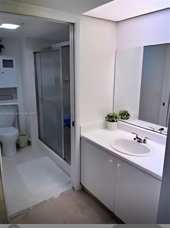 Building Photo - 900 SW 142nd Ave