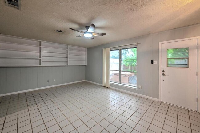 Building Photo - 2138 Lynbrook Ln