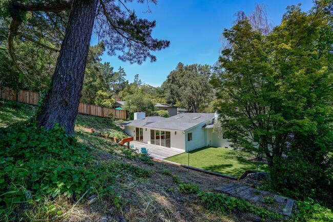 Building Photo - Fully Renovated Orinda Home for Rent, Avai...