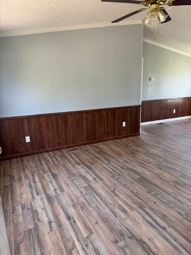 Building Photo - 712 House St