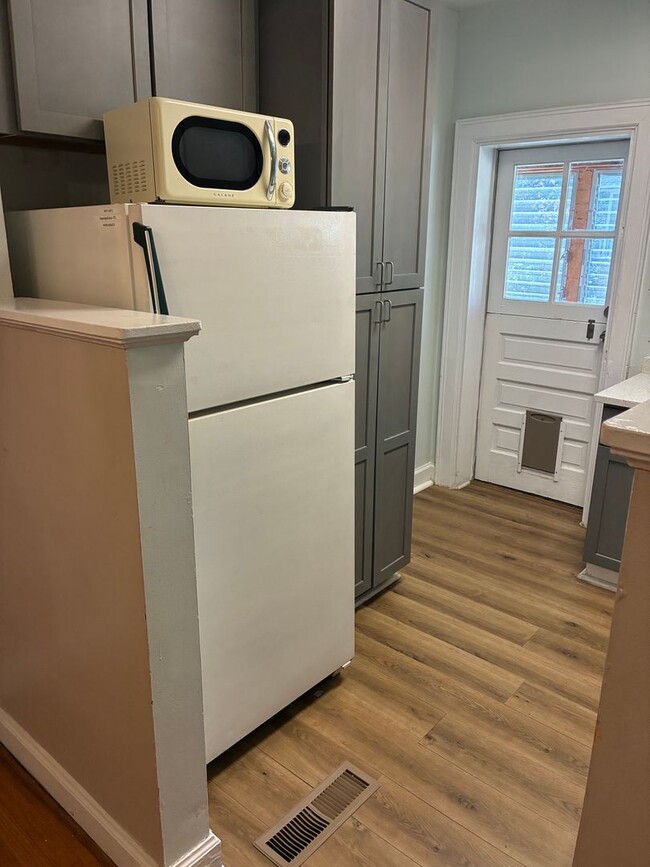 Building Photo - 815wj