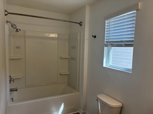 Building Photo - Pristine, Move In ready home in the Berryh...