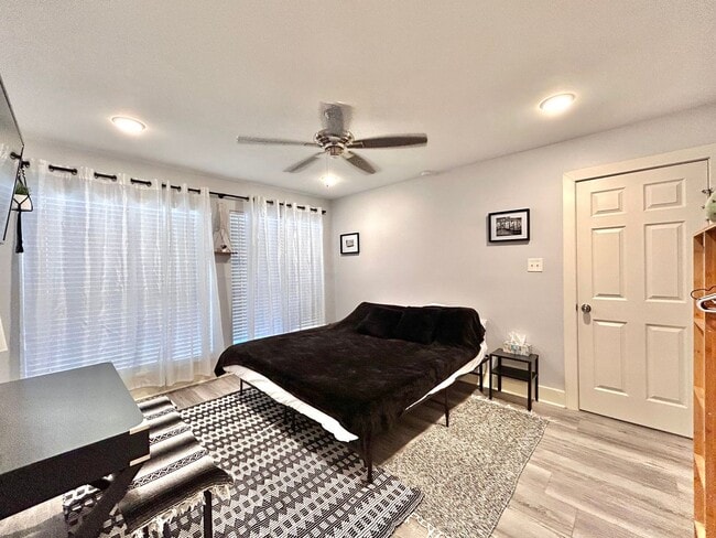 Building Photo - Modern & Cozy 2BR/2BA Home with Stylish Finishes and Natural Light