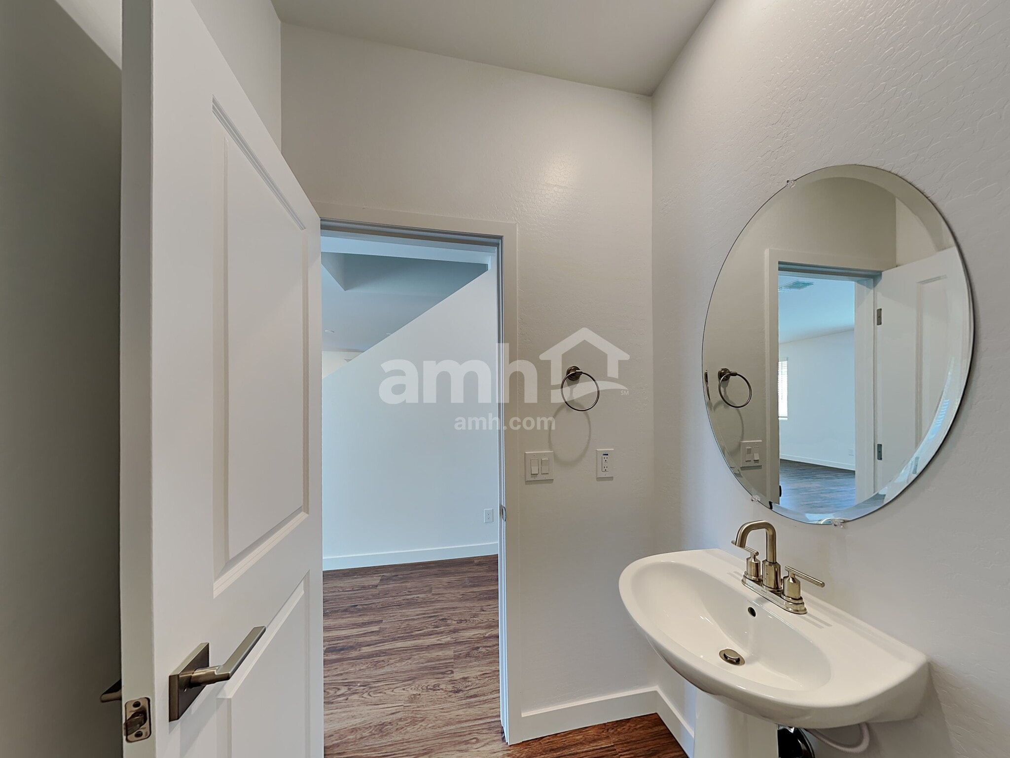 Building Photo - 4308 S 105th Dr
