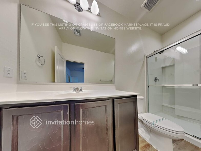 Building Photo - 218 N 201st Ave