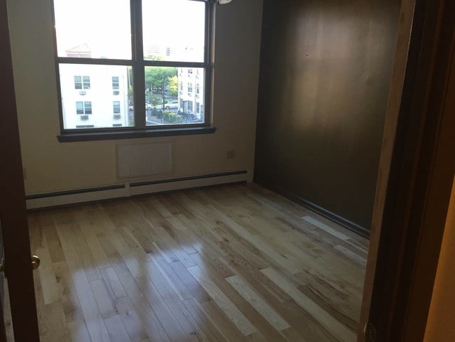 Building Photo - 2028 Bergen St