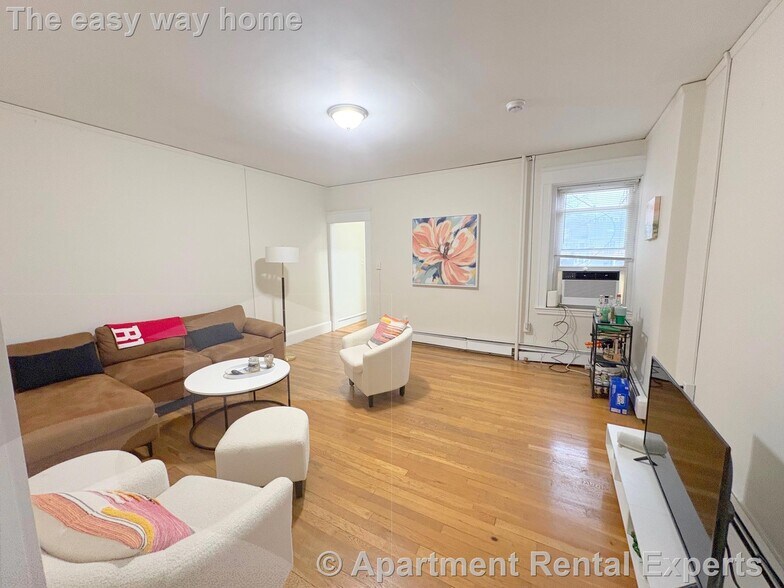 Building Photo - 489 E Broadway