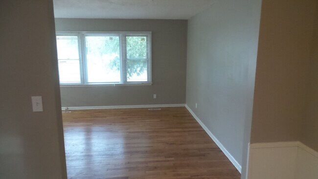 Building Photo - COMING SOON! Renovated 3 Bedroom, 2 bath R...
