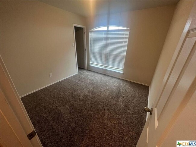 Building Photo - Lovely 3 bed 2 bath coming soon!