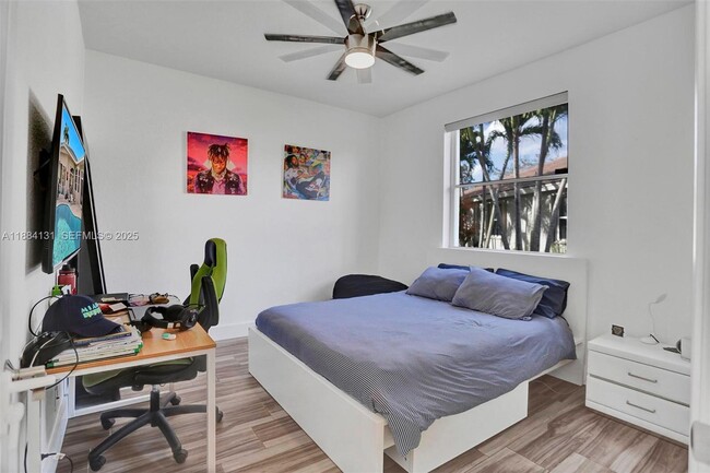 Building Photo - 3772 Oak Ridge Cir