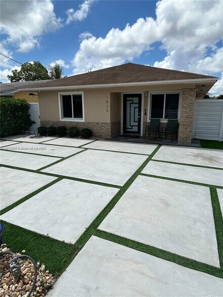 Primary Photo - 1825 NW 154th St