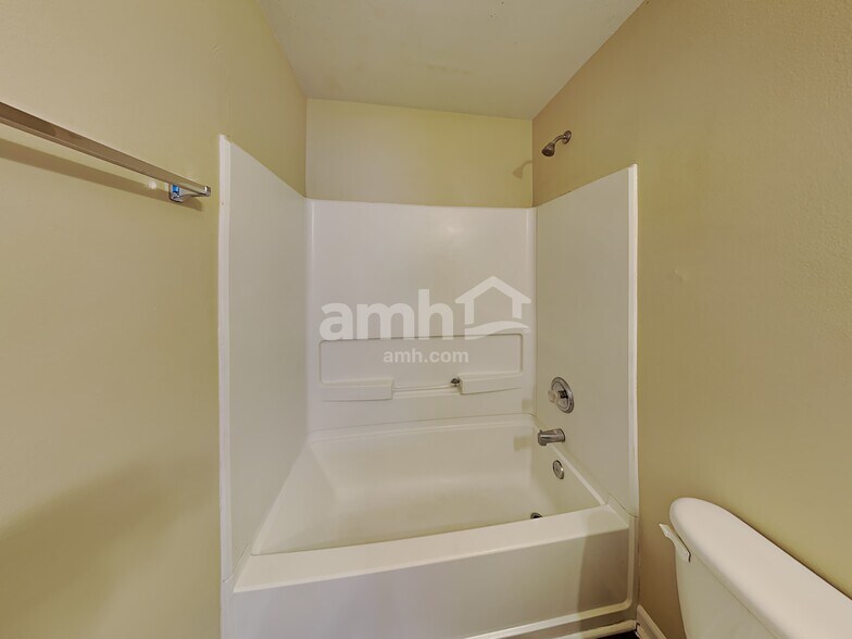 Building Photo - 911 Swearngan Ridge Ct