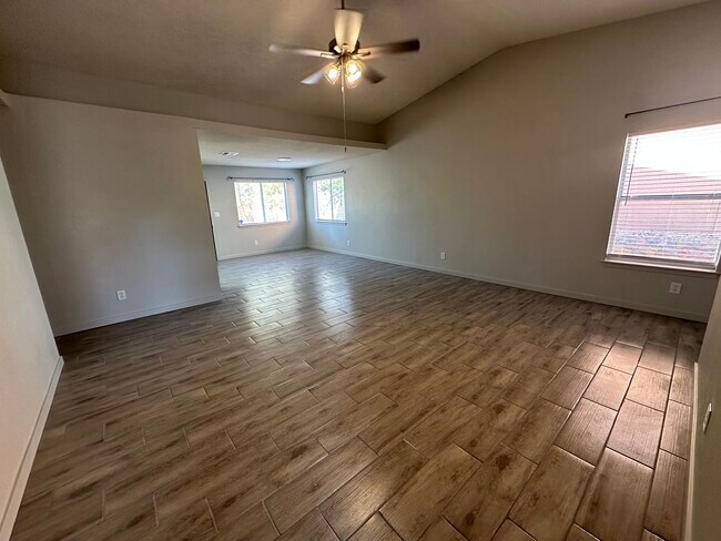Building Photo - 4652 Loma Linda Cir