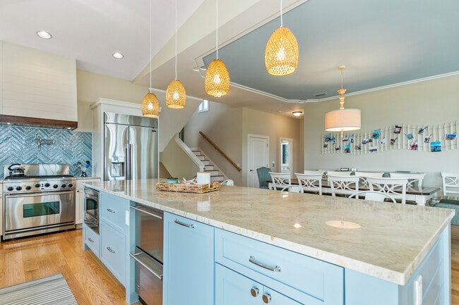 Building Photo - 681 Ocean Palm Way