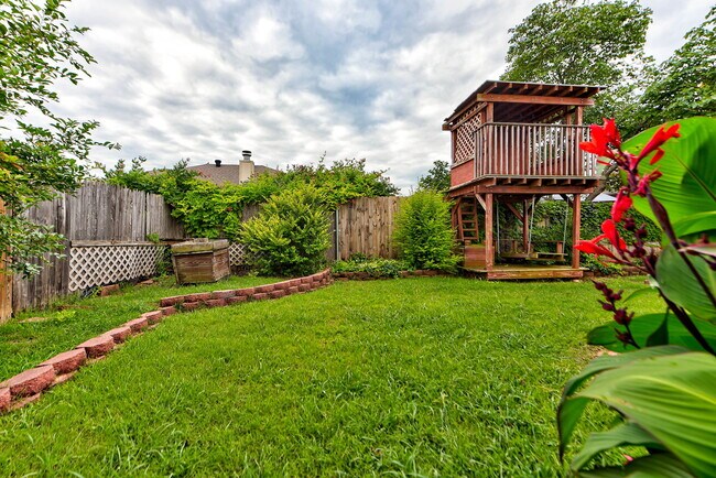 Building Photo - 2912 Edinburg Dr