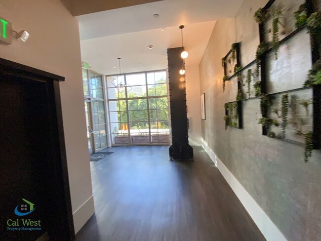 Building Photo - $3295.00 - Luxury 1/1.5 Santana Row with Bonus room