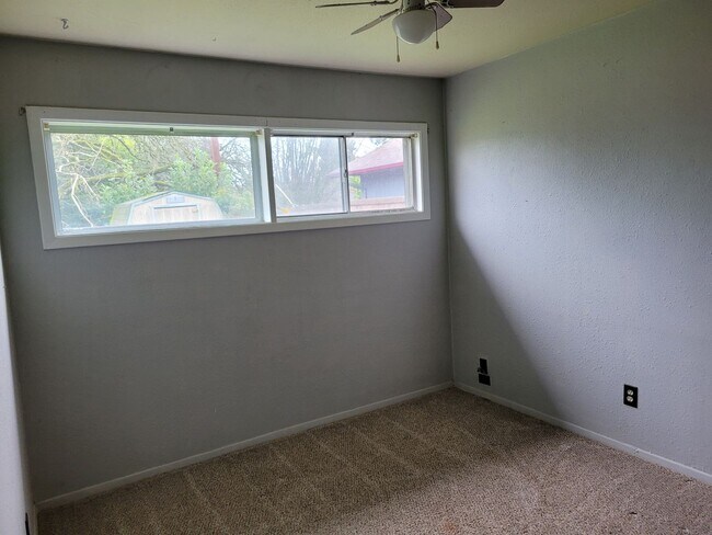 Building Photo - 2-Bedroom 1-Bathroom Duplex in Hayden Bridge