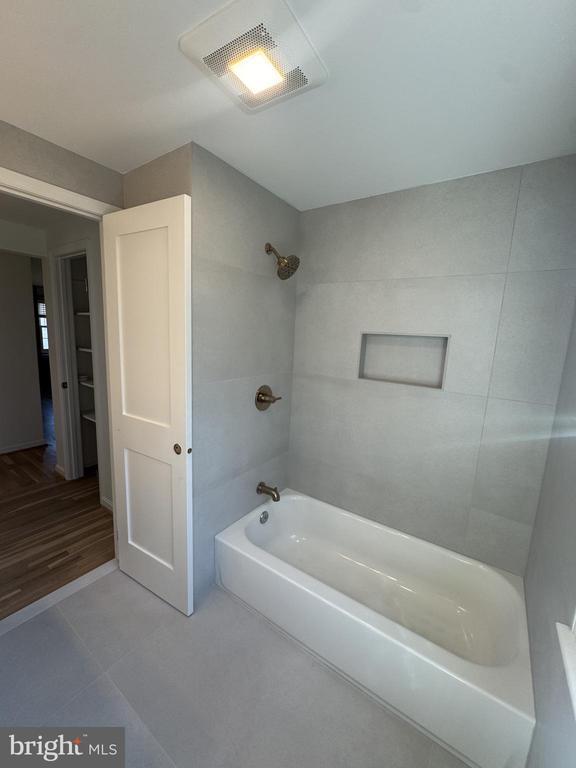 Building Photo - 19100 Annapolis Way