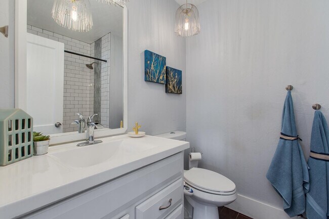 Building Photo - 510 E Belmont Ave