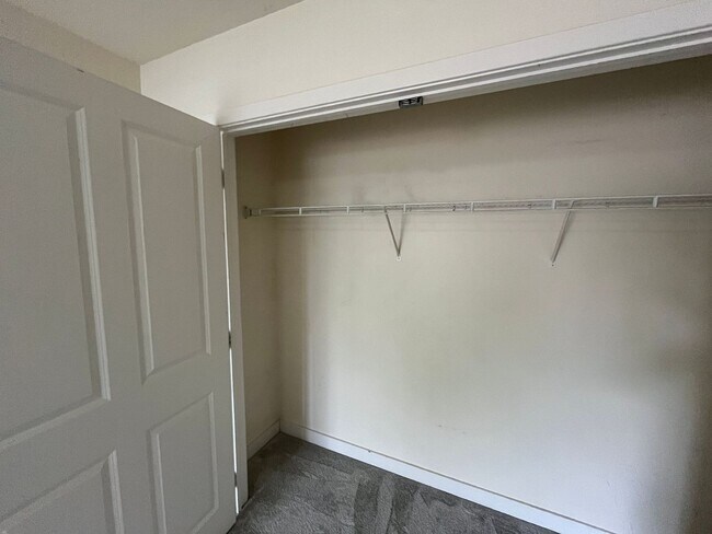 Building Photo - 2BD/1BA Condo at City's Edge, South Burlin...