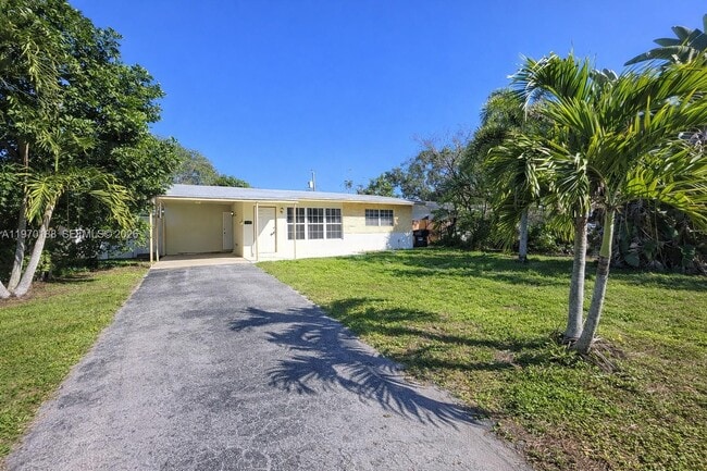 Building Photo - 2141 N 57th Terrace