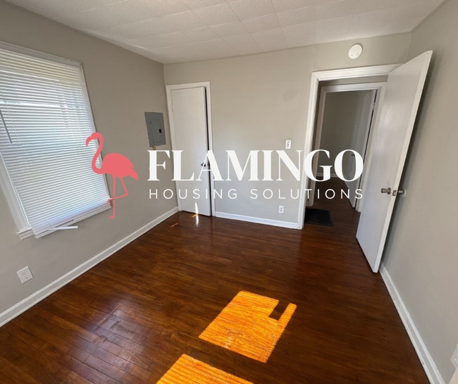 Building Photo - 4637 Sylvan Dr