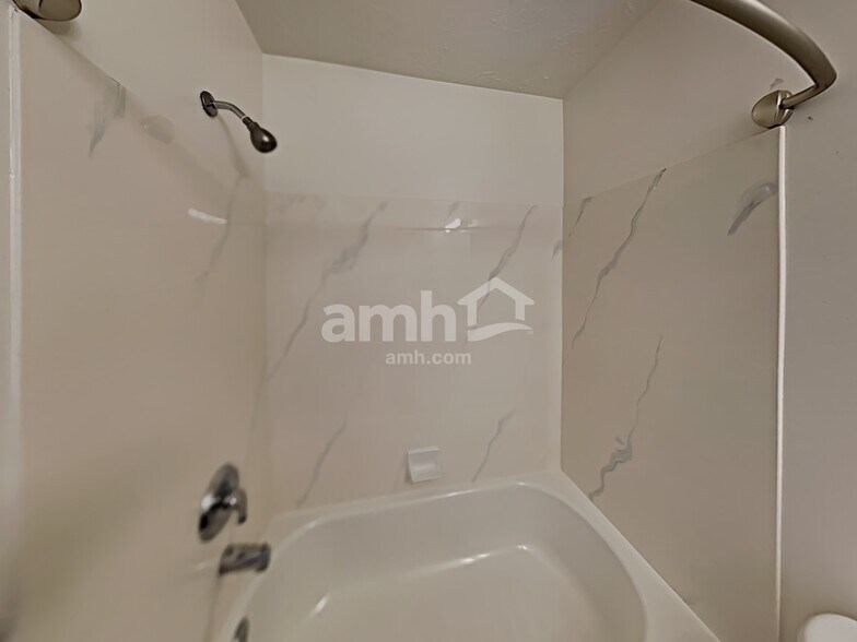 Building Photo - 368 W 13165 S