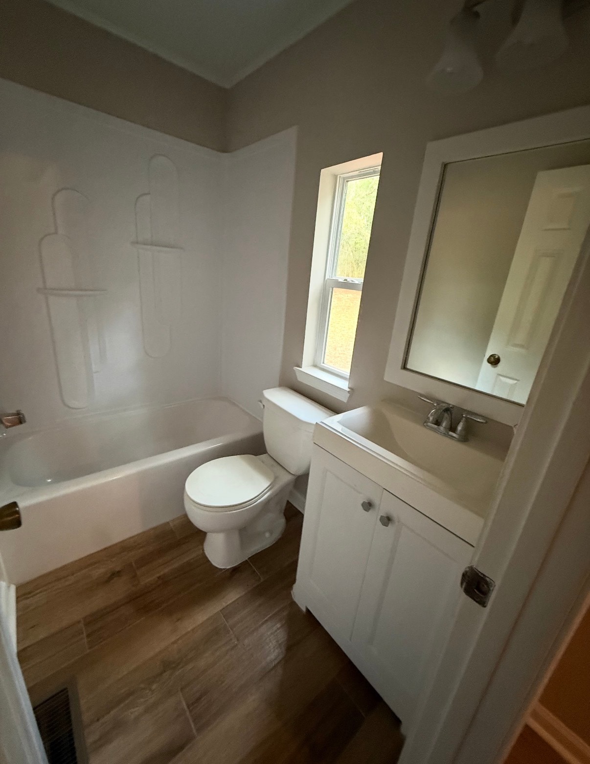 Building Photo - 3083 Lake Sue Dr