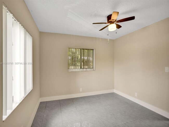 Building Photo - 920 SW 28th St