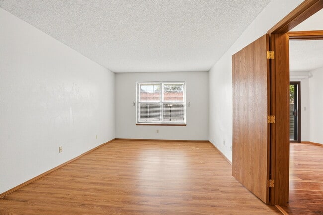 Building Photo - $1,795.95 - 2 Bed, 2 Bath Condo in Aurora with Central AC, and In Unit Laundry!